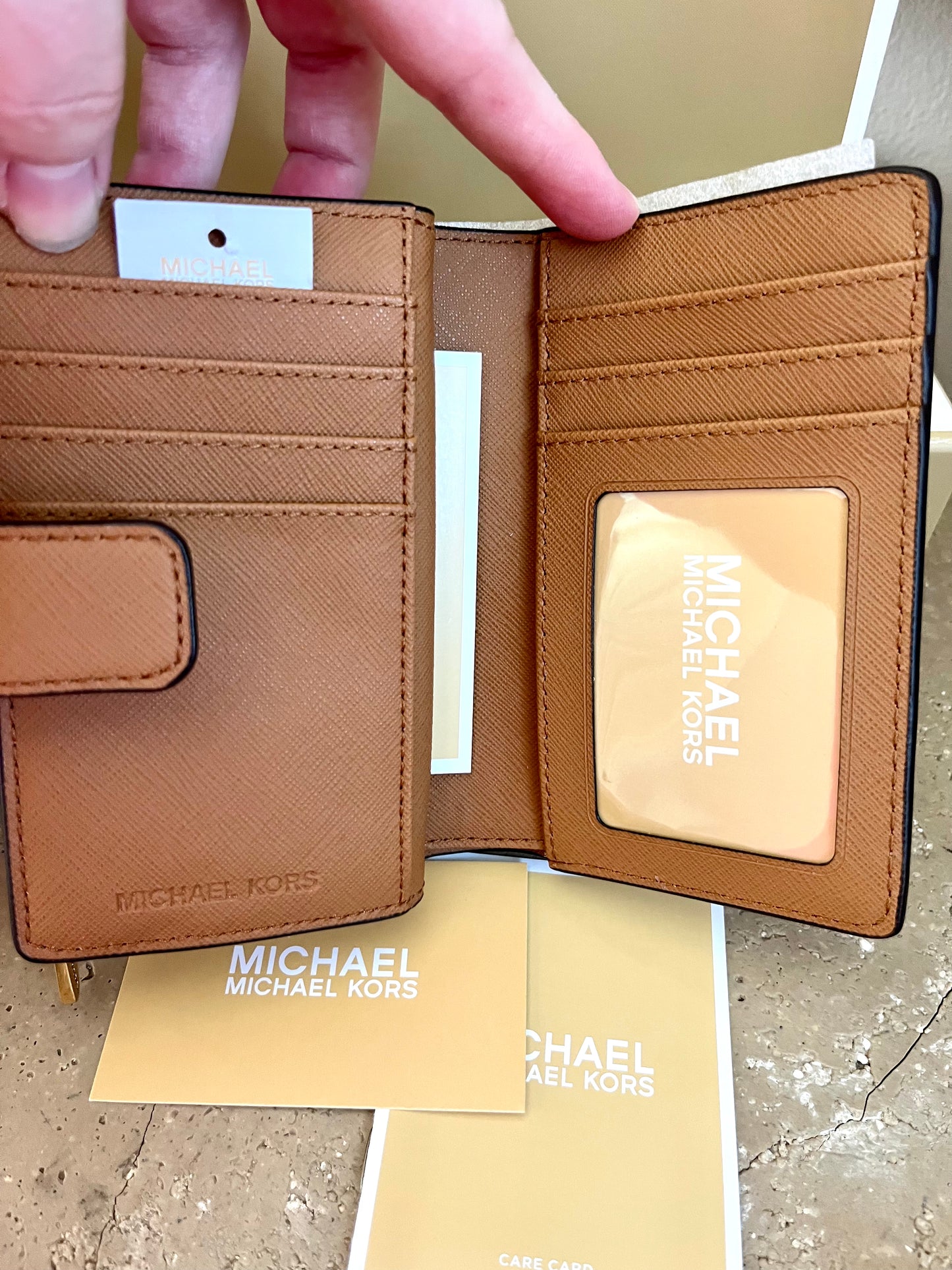 NEW Michael Kors Vanilla Logo Wallet