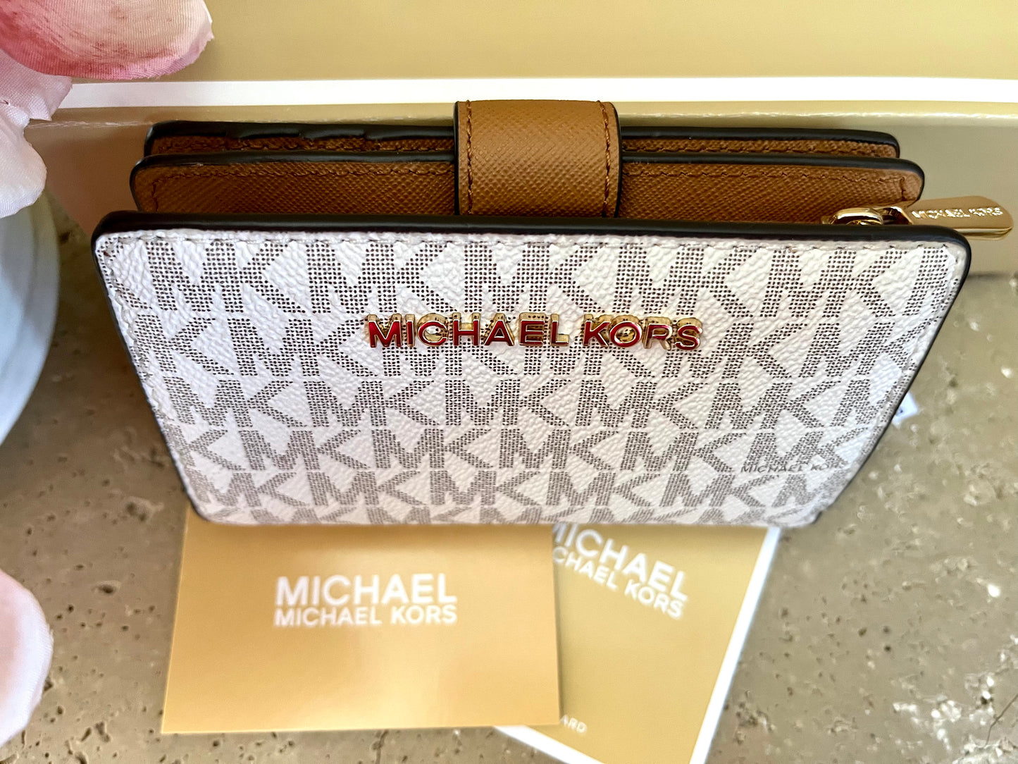 NEW Michael Kors Vanilla Logo Wallet