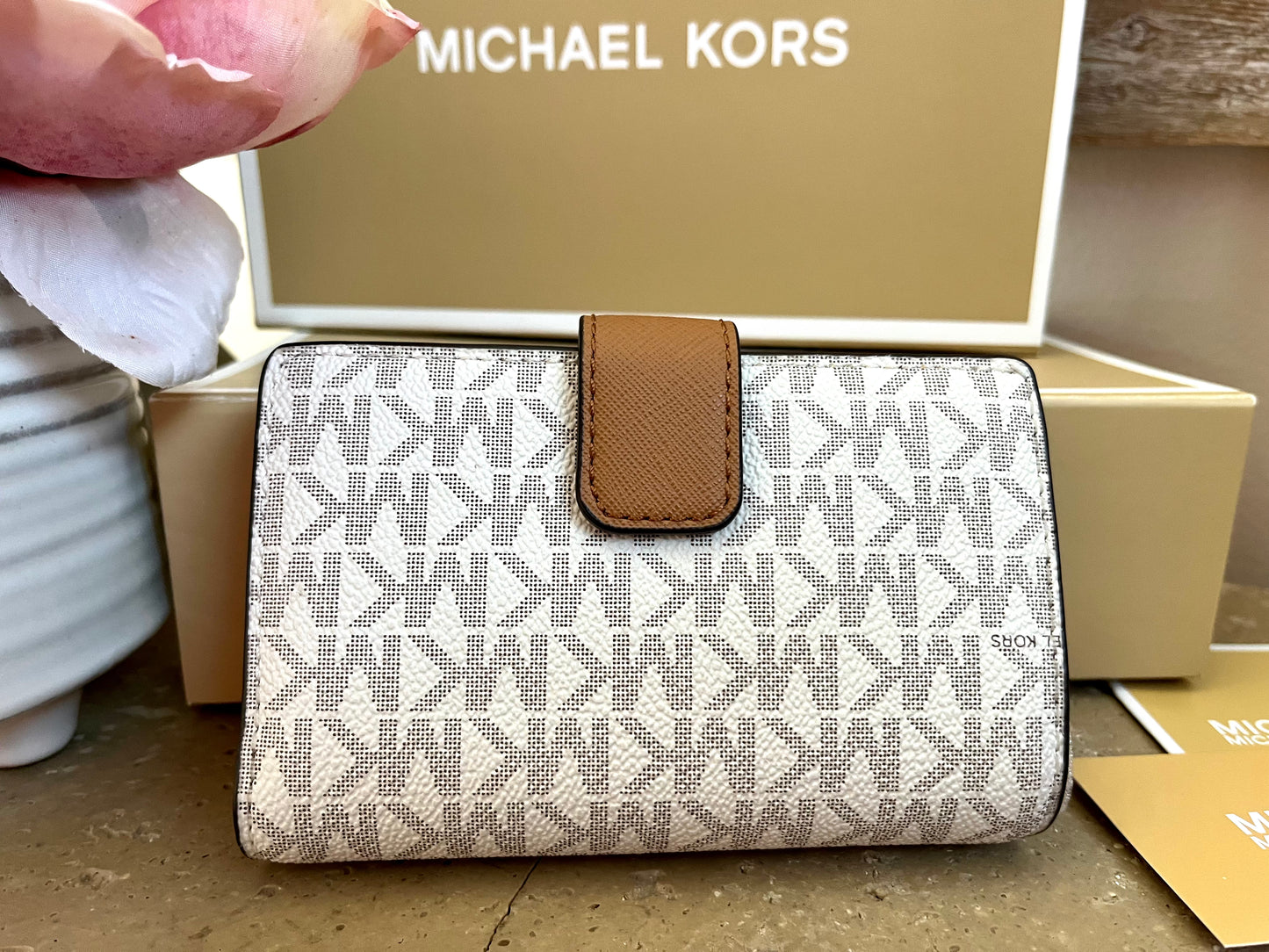 NEW Michael Kors Vanilla Logo Wallet