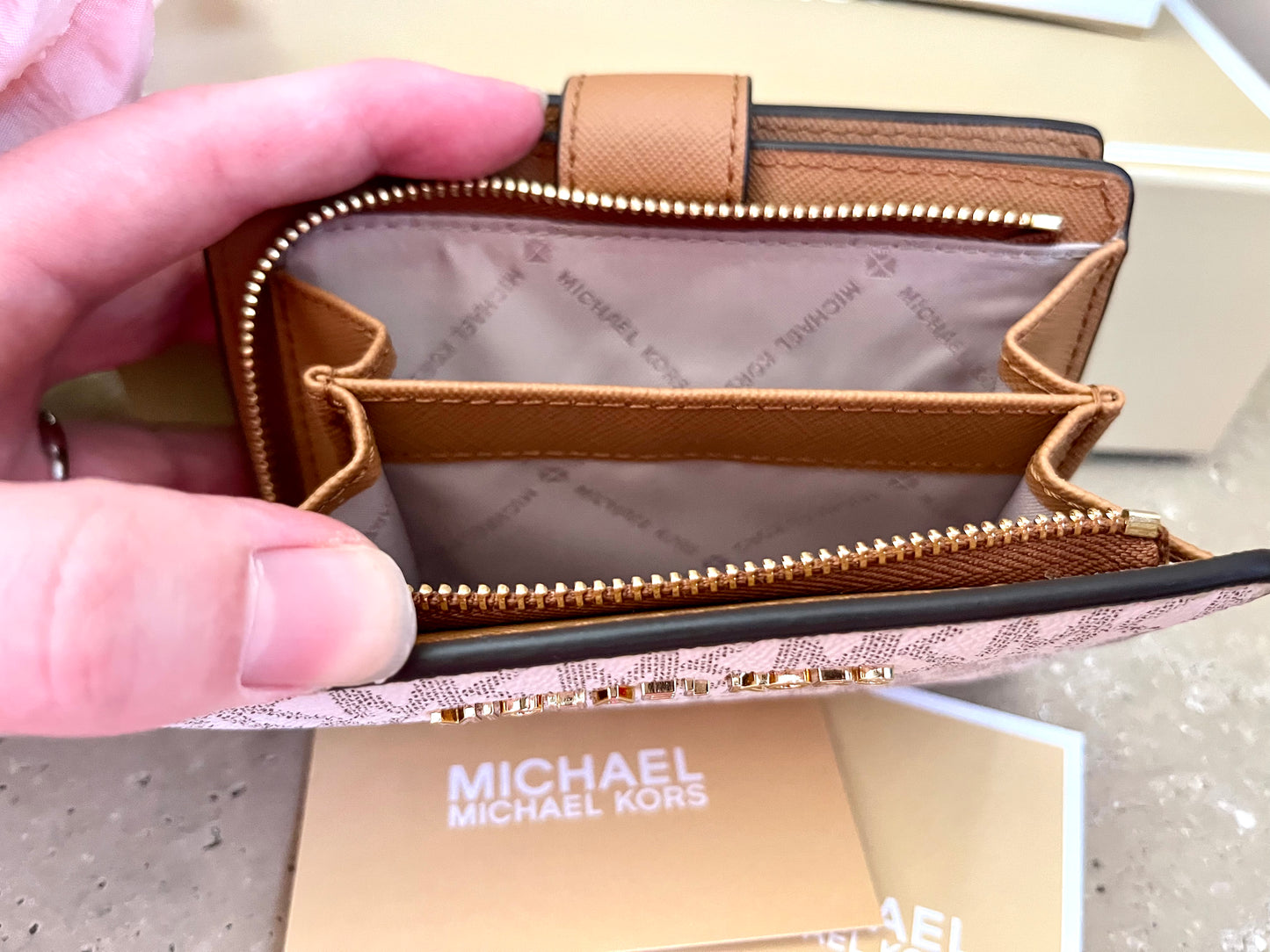 NEW Michael Kors Vanilla Logo Wallet