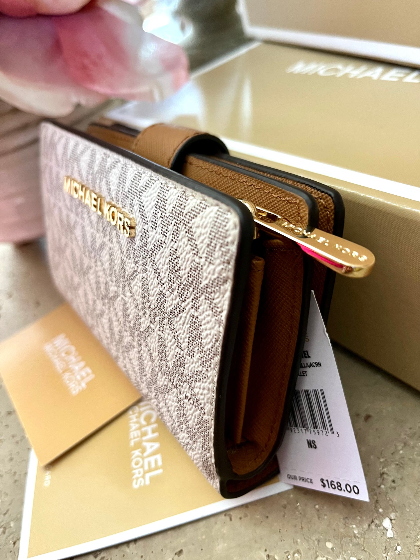 NEW Michael Kors Vanilla Logo Wallet