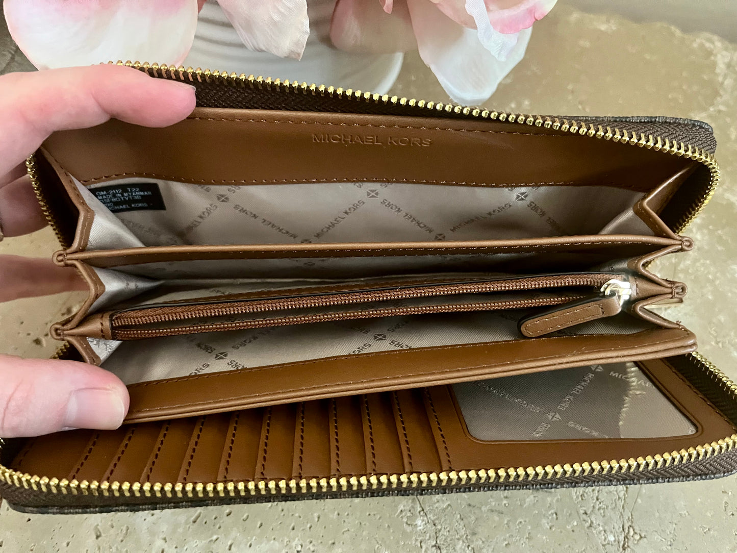 NEW Michael Kors Large Logo Zip Wallet